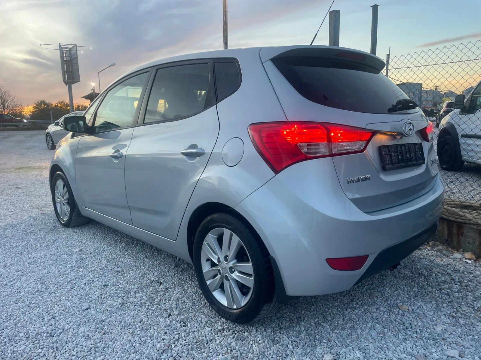 Hyundai Ix20 АВТОМАТИК - изображение 10