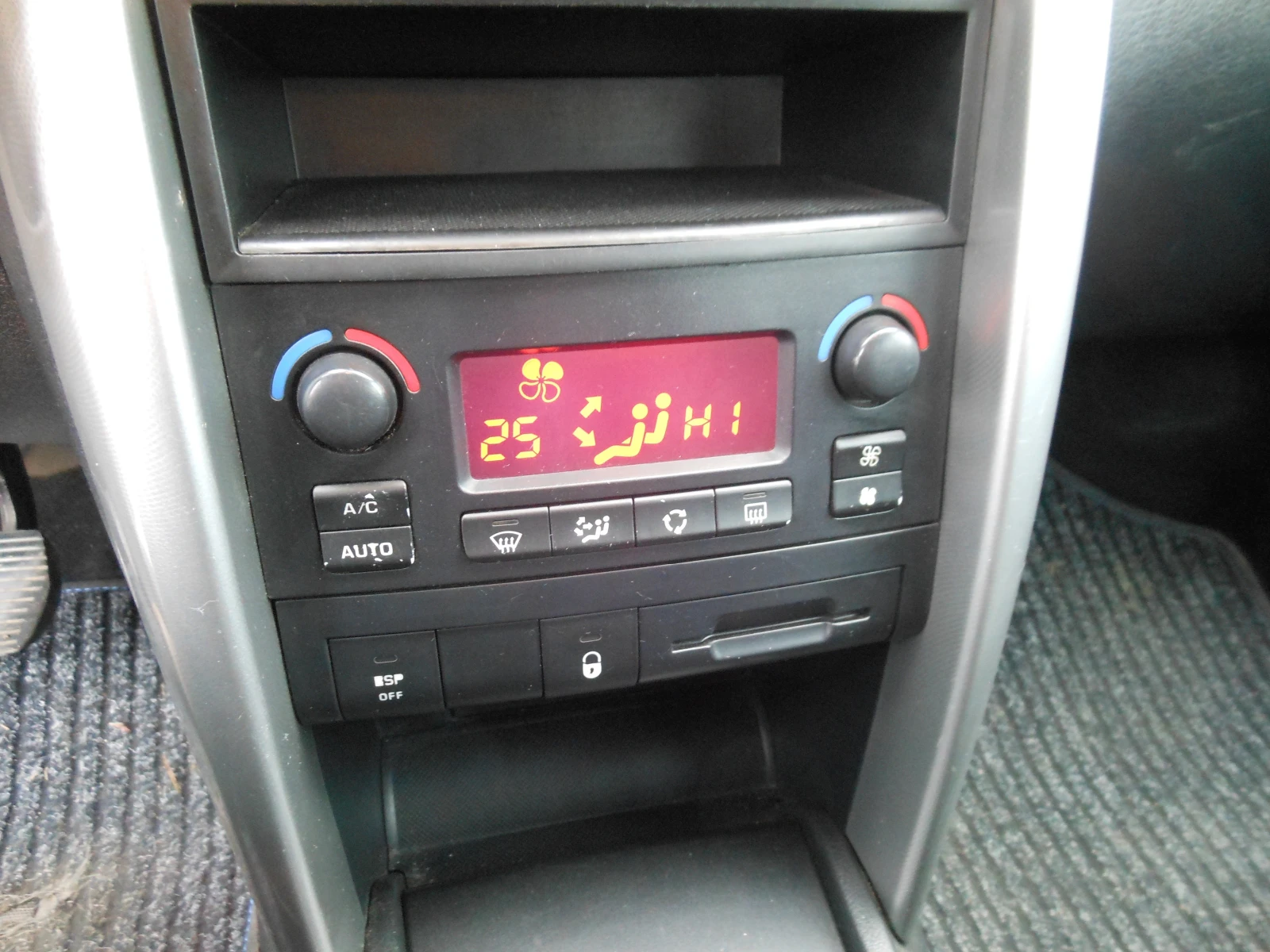 Peugeot 207 1, 6 HDI, снимка 10 - Автомобили и джипове - 53838813