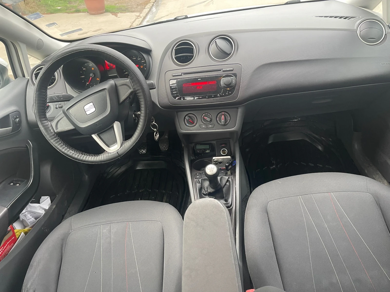 Seat Ibiza, снимка 6 - Автомобили и джипове - 53934615