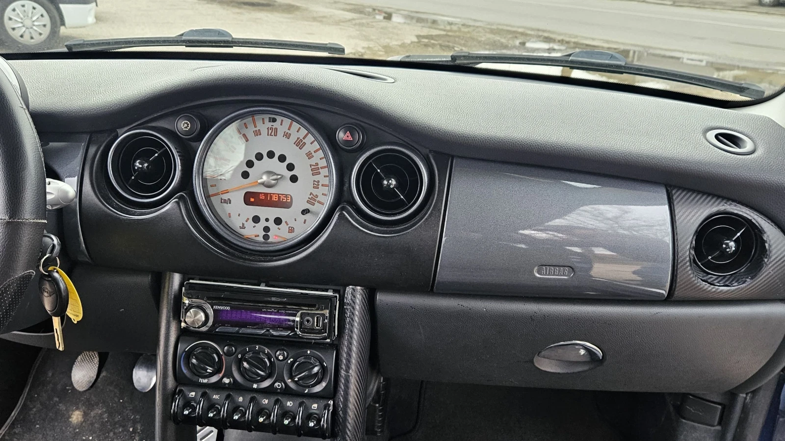 Mini One, снимка 9 - Автомобили и джипове - 54034212