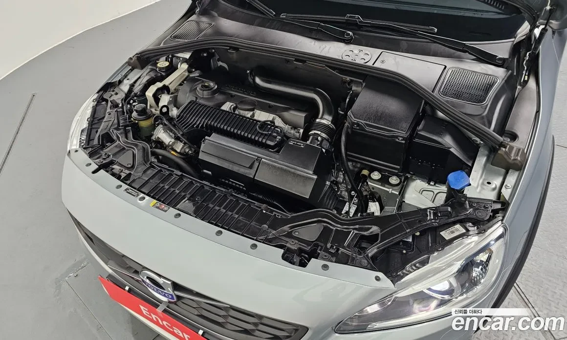 Volvo V60 AWD * 85 000KM * LANE ASSIST * BLIND SPOT, снимка 9 - Автомобили и джипове - 54345950