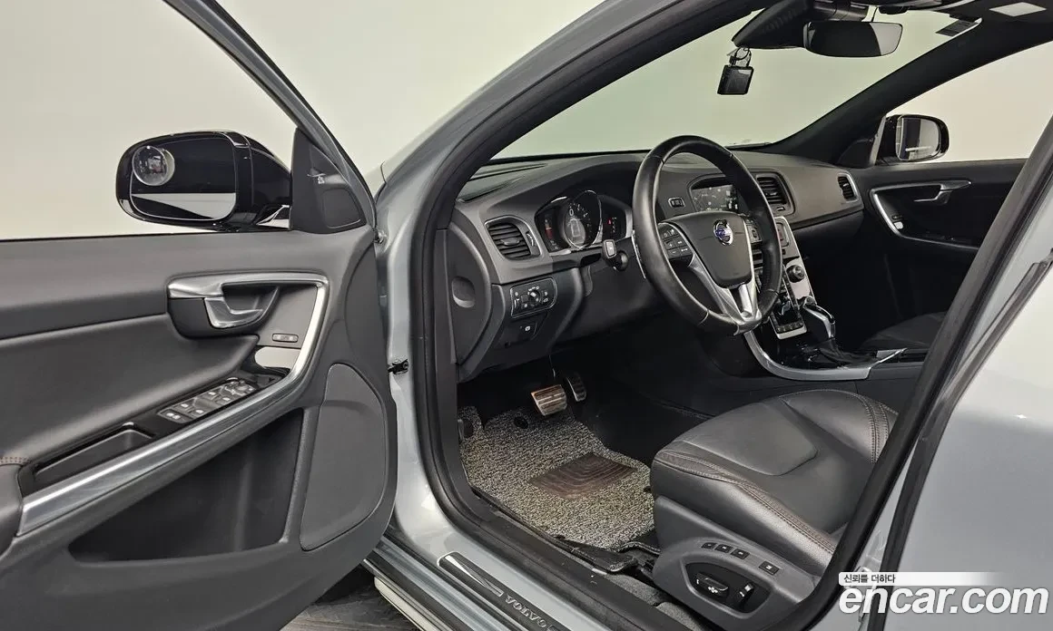 Volvo V60 AWD * 85 000KM * LANE ASSIST * BLIND SPOT, снимка 6 - Автомобили и джипове - 54345950