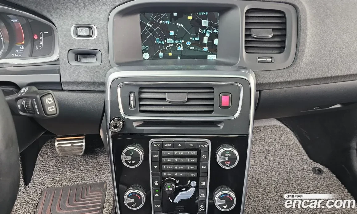 Volvo V60 AWD * 85 000KM * LANE ASSIST * BLIND SPOT, снимка 11 - Автомобили и джипове - 54345950