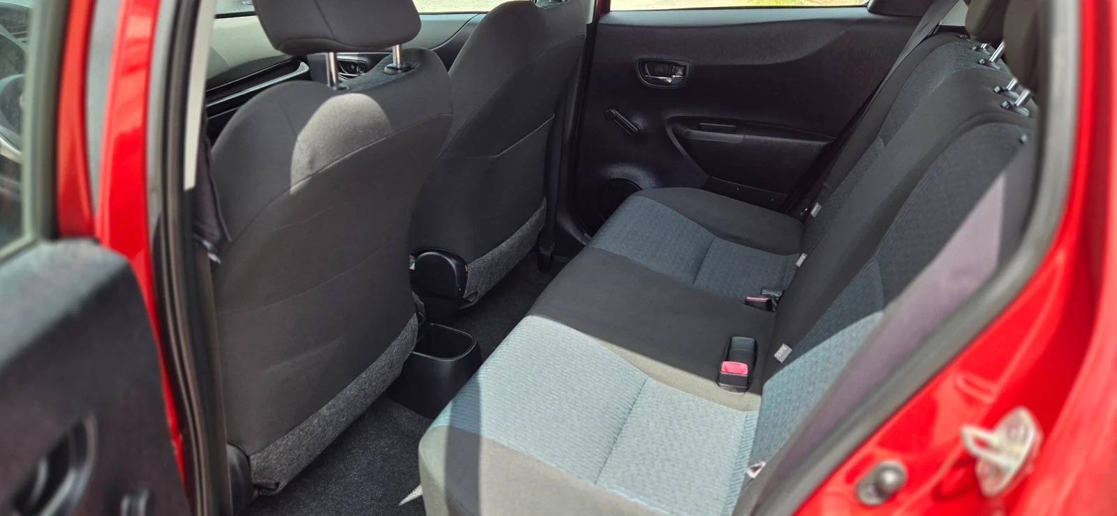 Toyota Yaris, снимка 11 - Автомобили и джипове - 54409395