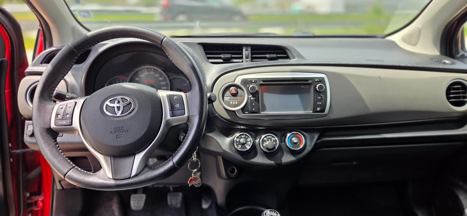 Toyota Yaris, снимка 12 - Автомобили и джипове - 54409395