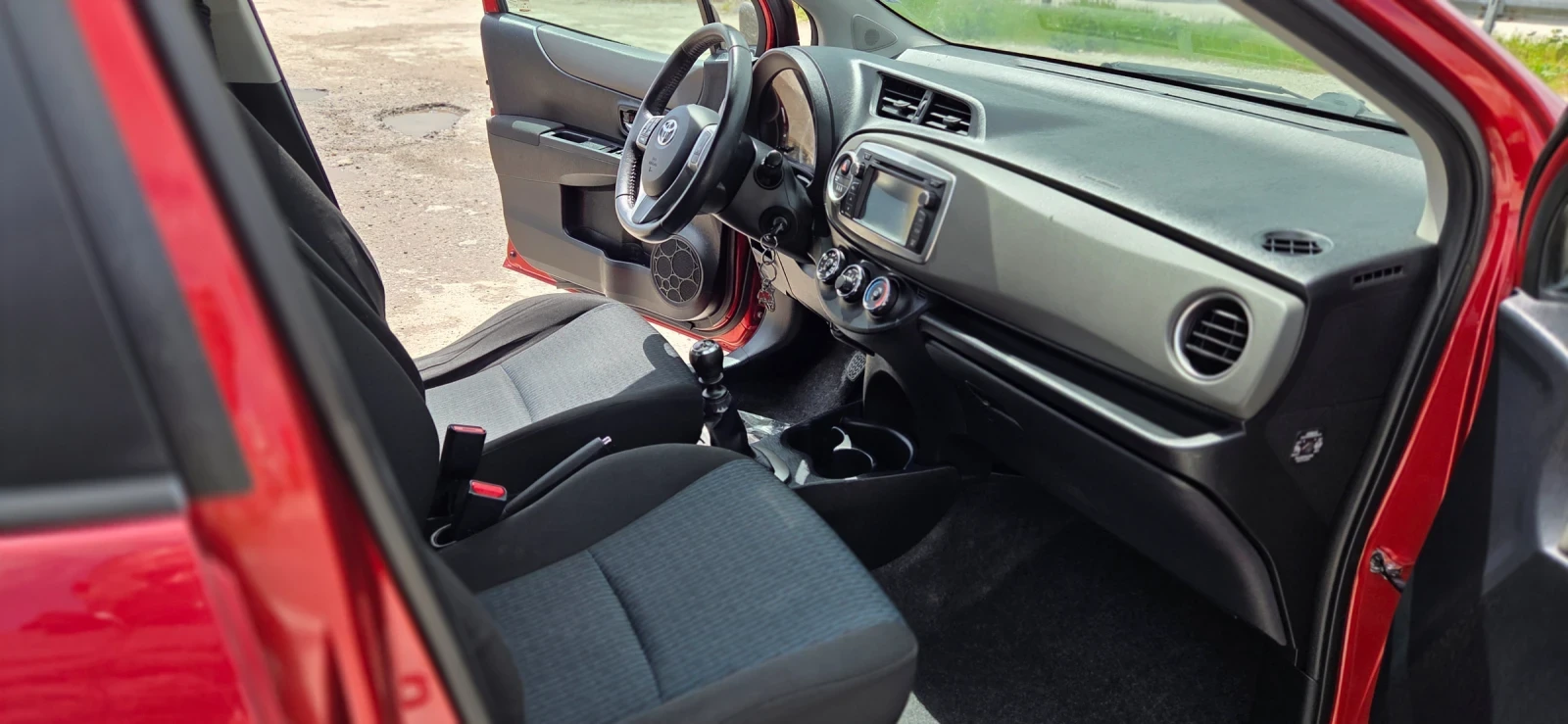 Toyota Yaris, снимка 13 - Автомобили и джипове - 54409395