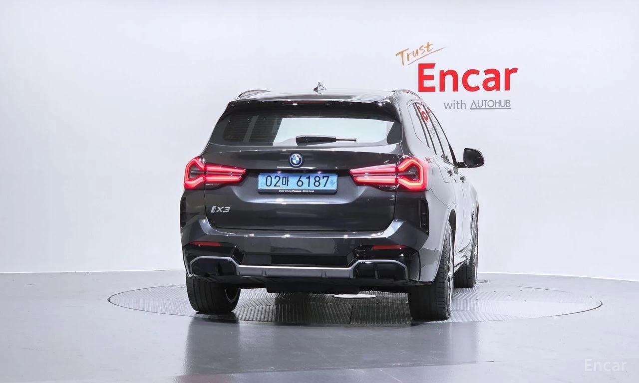 BMW iX3 * M-SPORT* КОЖА* ПОДГРЕВ* ПАНОРАМА* HEAD-UP* , снимка 4 - Автомобили и джипове - 54446274