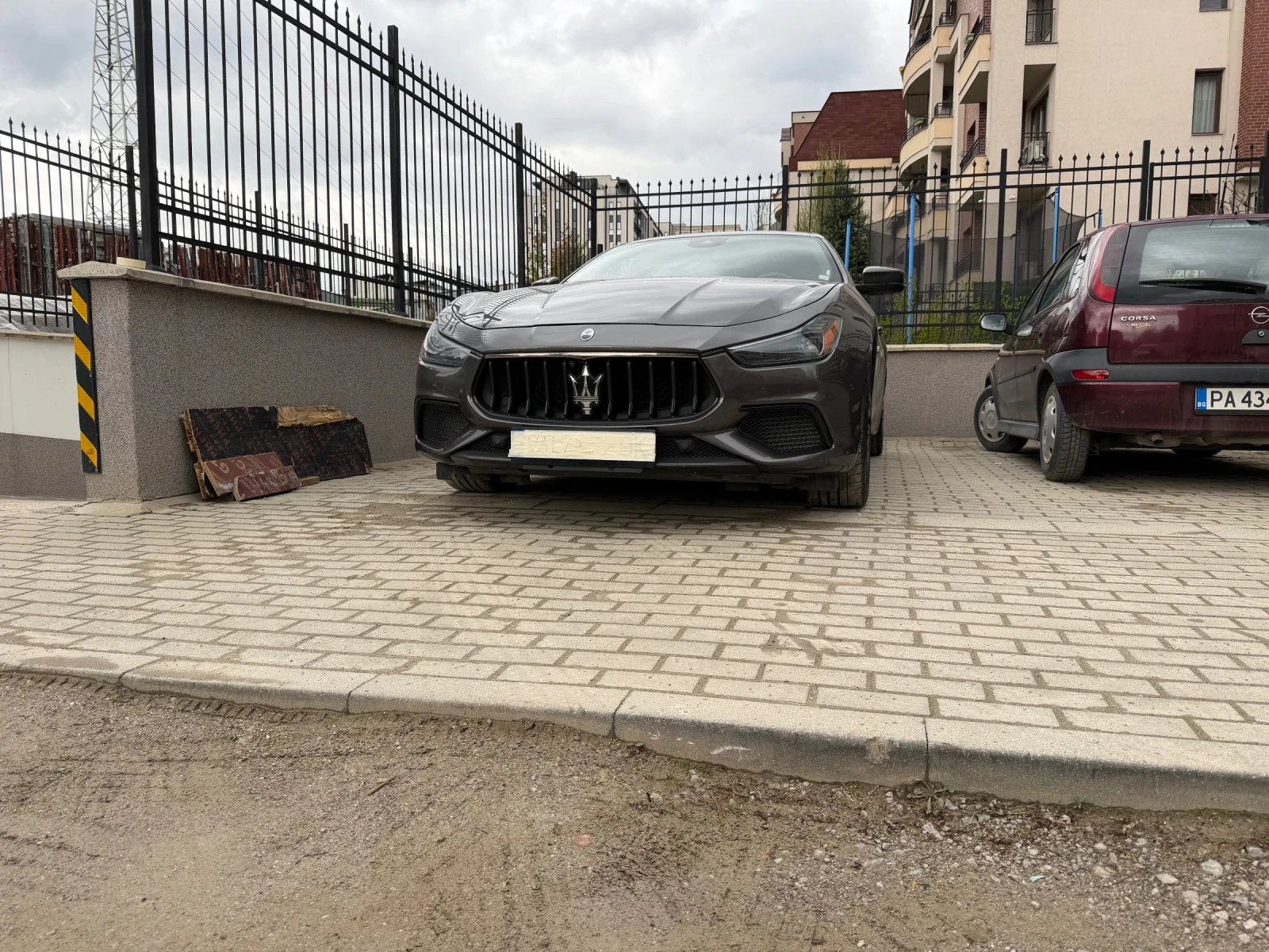 Maserati Ghibli Modena 2022 , снимка 2 - Автомобили и джипове - 54572101