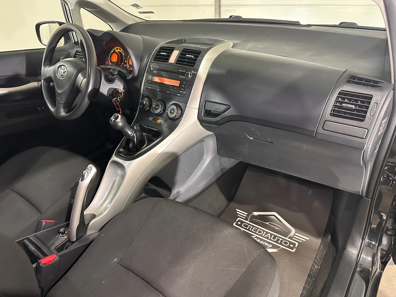 Toyota Auris, снимка 9 - Автомобили и джипове - 54638771