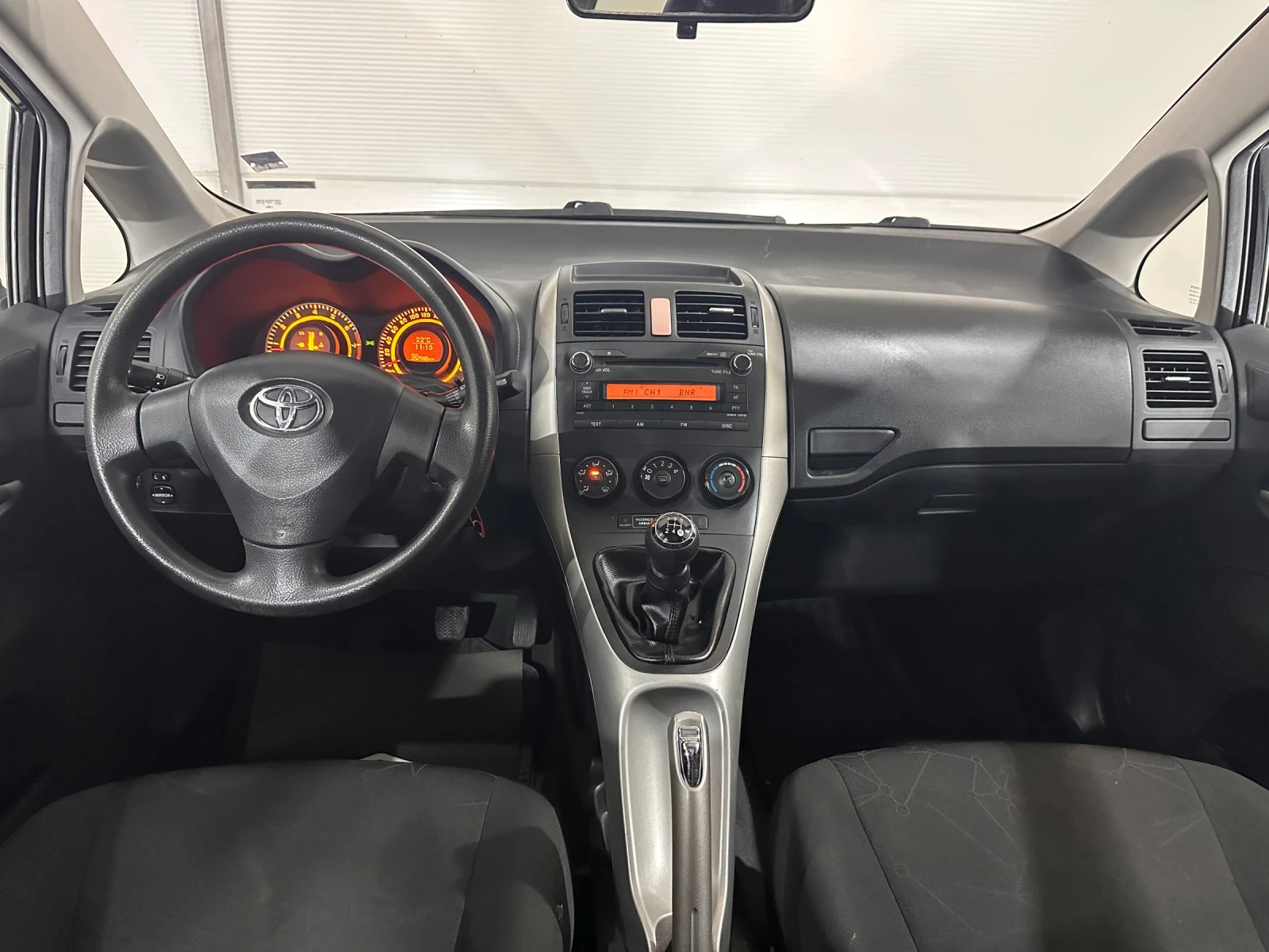 Toyota Auris, снимка 8 - Автомобили и джипове - 54638771