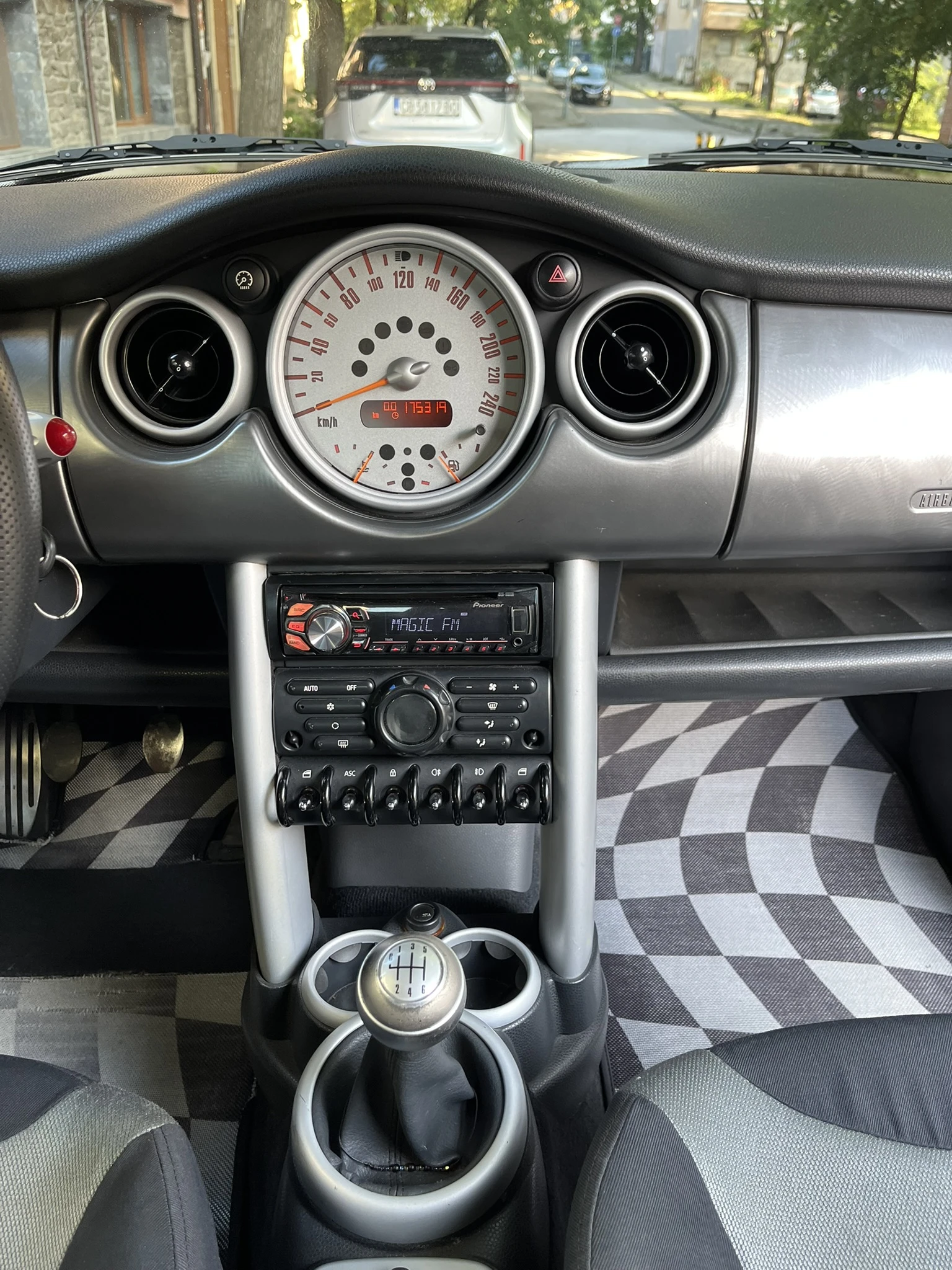 Mini Cooper s Checkmate Edition, снимка 10 - Автомобили и джипове - 54664049