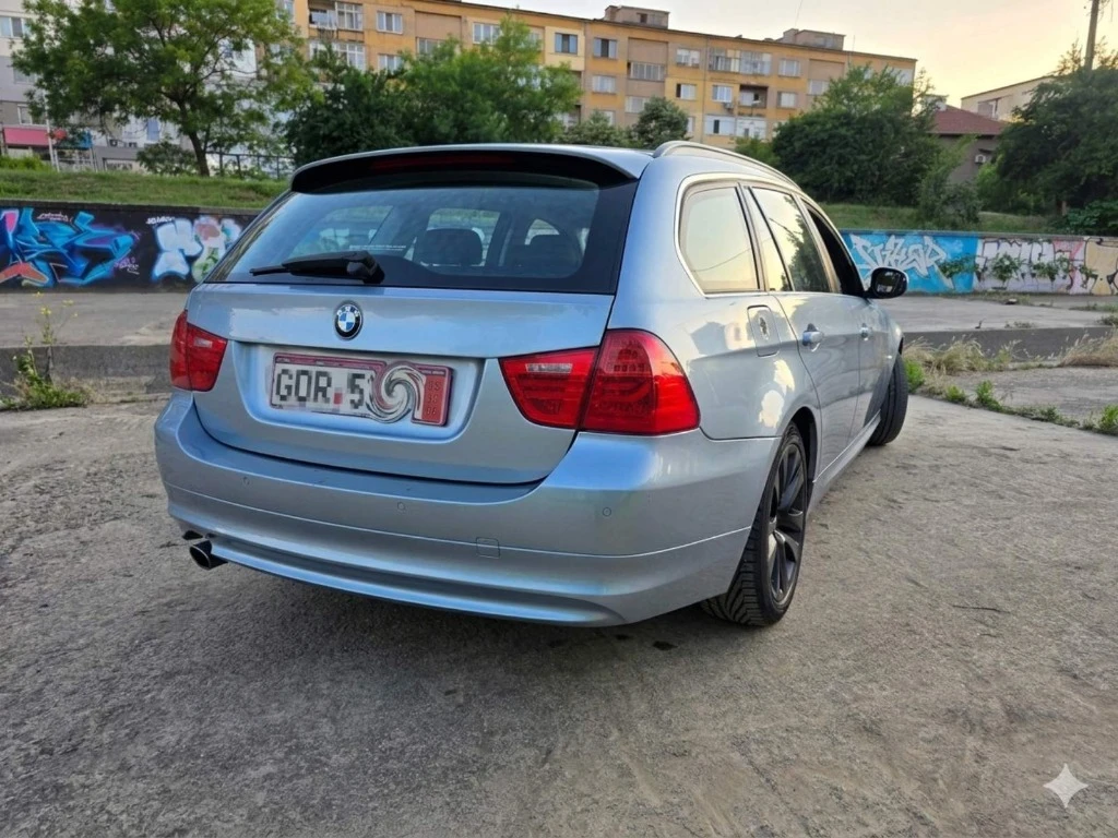 BMW 318 318 Edition LCI, снимка 3 - Автомобили и джипове - 55002617