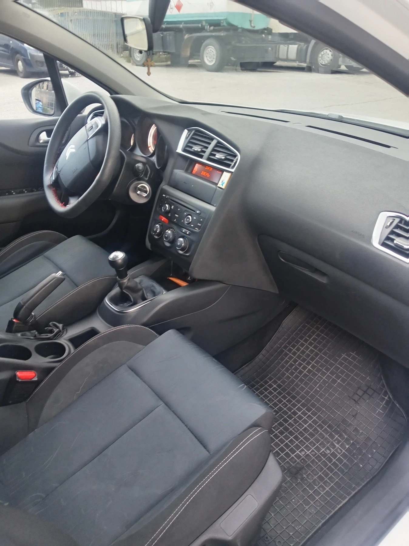 Citroen C4 1.6 бензин. 120 к.с, снимка 9 - Автомобили и джипове - 55904613