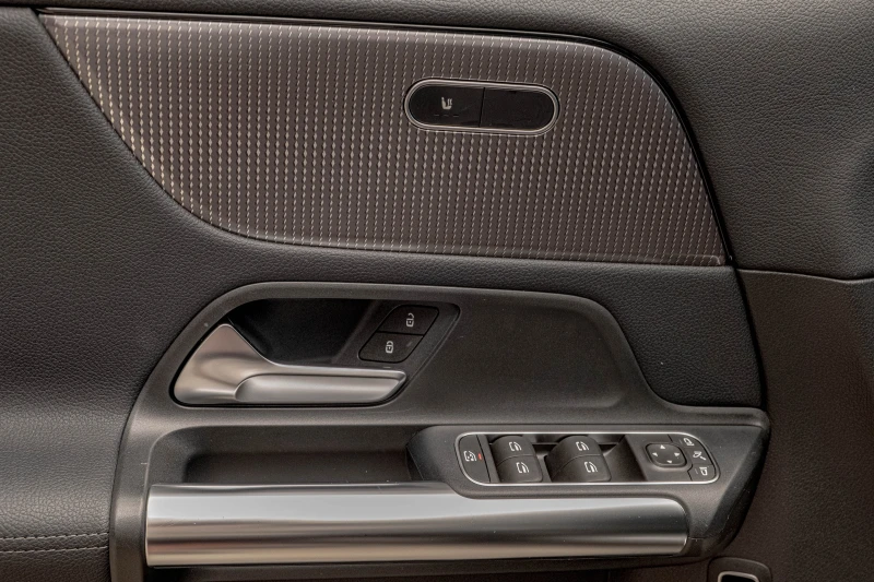 Mercedes-Benz GLA 200 d/4Matic/Virtual/Камера/, снимка 9 - Автомобили и джипове - 51085510