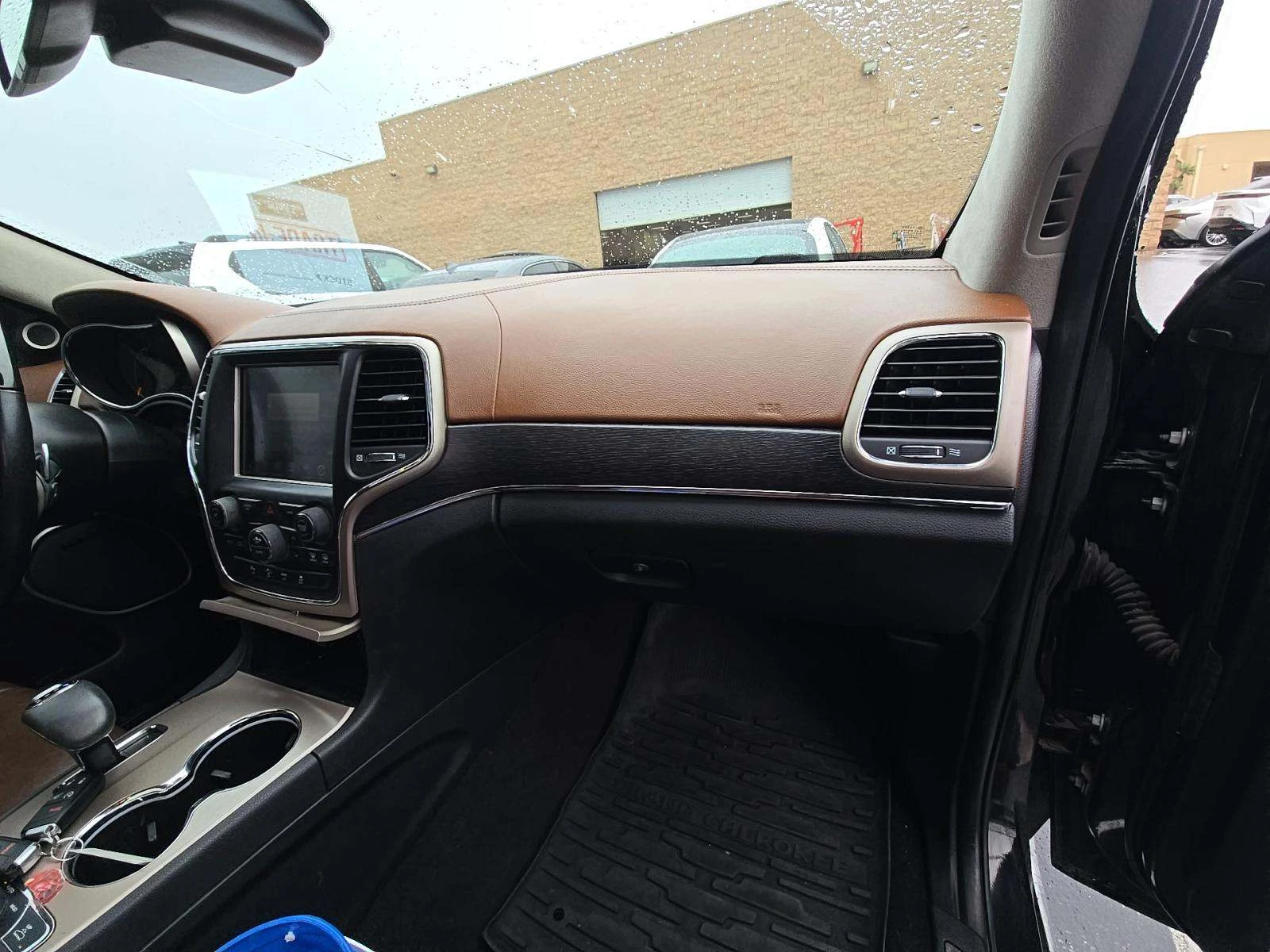 Jeep Grand cherokee 5.7 HEMI* SUMMIT* ОБДУХВАНЕ* ПОДГРЕВ* KEYLESS* H&K - изображение 10