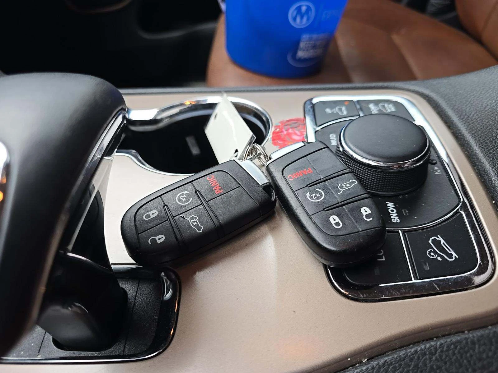 Jeep Grand cherokee 5.7 HEMI* SUMMIT* ОБДУХВАНЕ* ПОДГРЕВ* KEYLESS* H&K - изображение 6