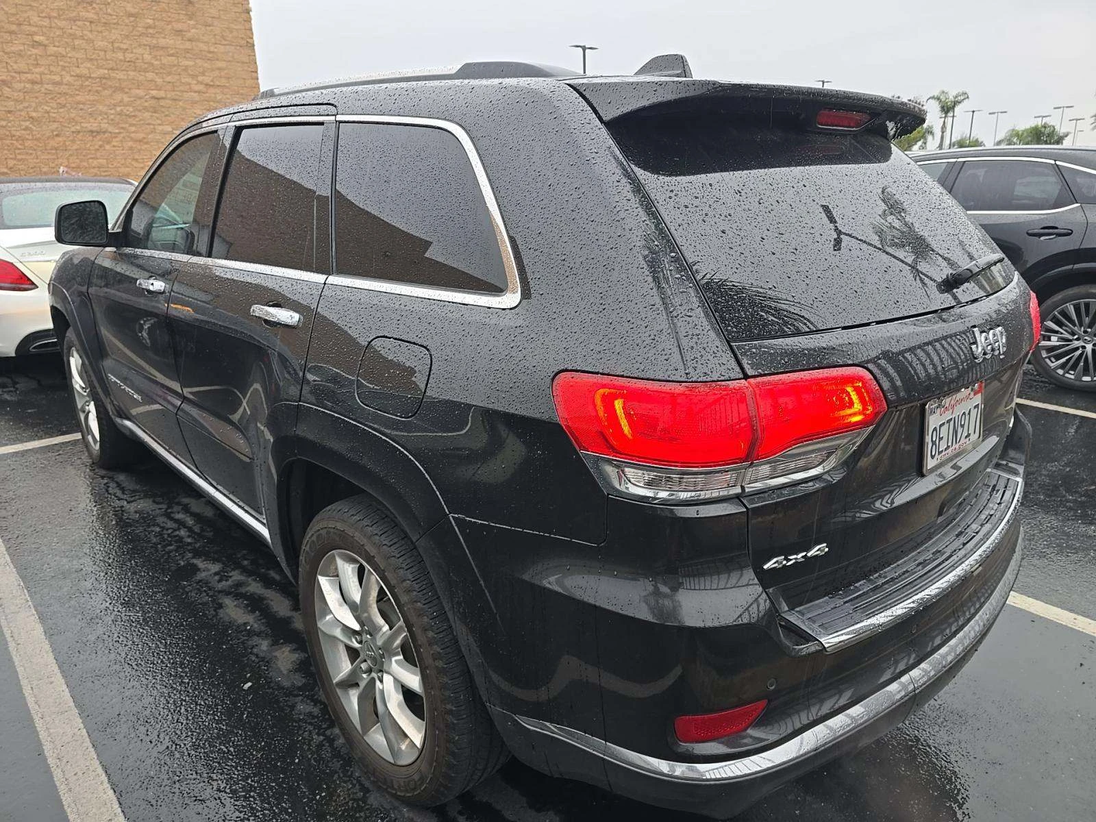 Jeep Grand cherokee 5.7 HEMI* SUMMIT* ОБДУХВАНЕ* ПОДГРЕВ* KEYLESS* H&K - изображение 3