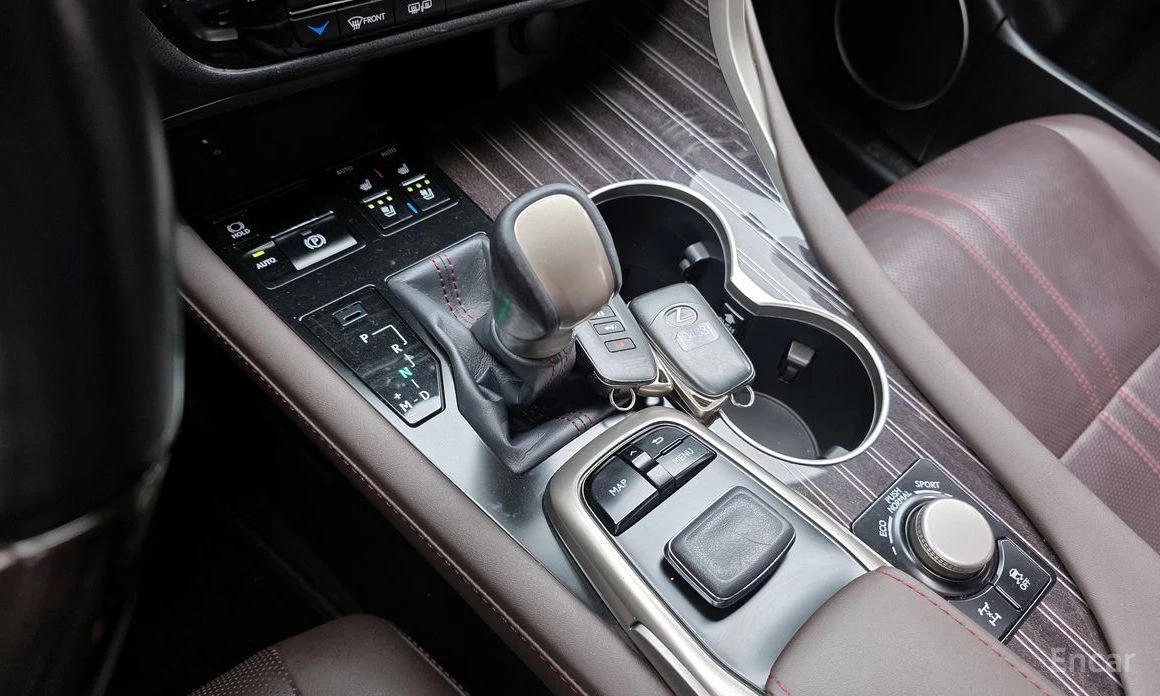 Lexus RX 350 * КОЖА* ПОДГРЕВ* ОБДУХВАНЕ* ПАНОРАМА* КРАЙНА ЦЕНА*, снимка 8 - Автомобили и джипове - 54113569