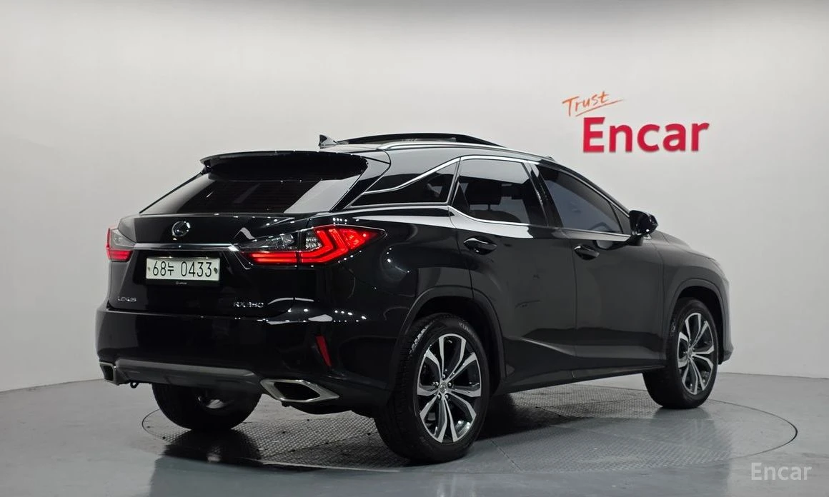 Lexus RX 350 * КОЖА* ПОДГРЕВ* ОБДУХВАНЕ* ПАНОРАМА* КРАЙНА ЦЕНА*, снимка 2 - Автомобили и джипове - 54113569