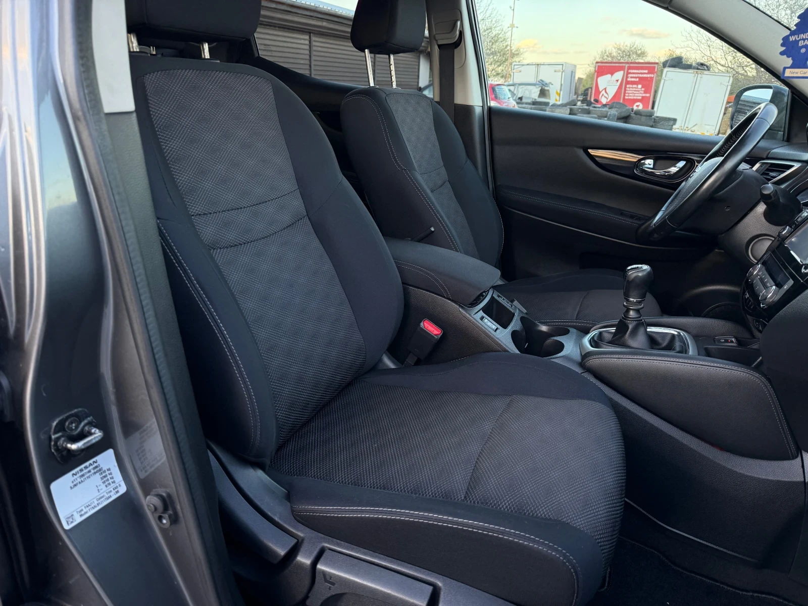 Nissan Qashqai 1.5DCi 360Кам Нави Пано, снимка 10 - Автомобили и джипове - 54182472