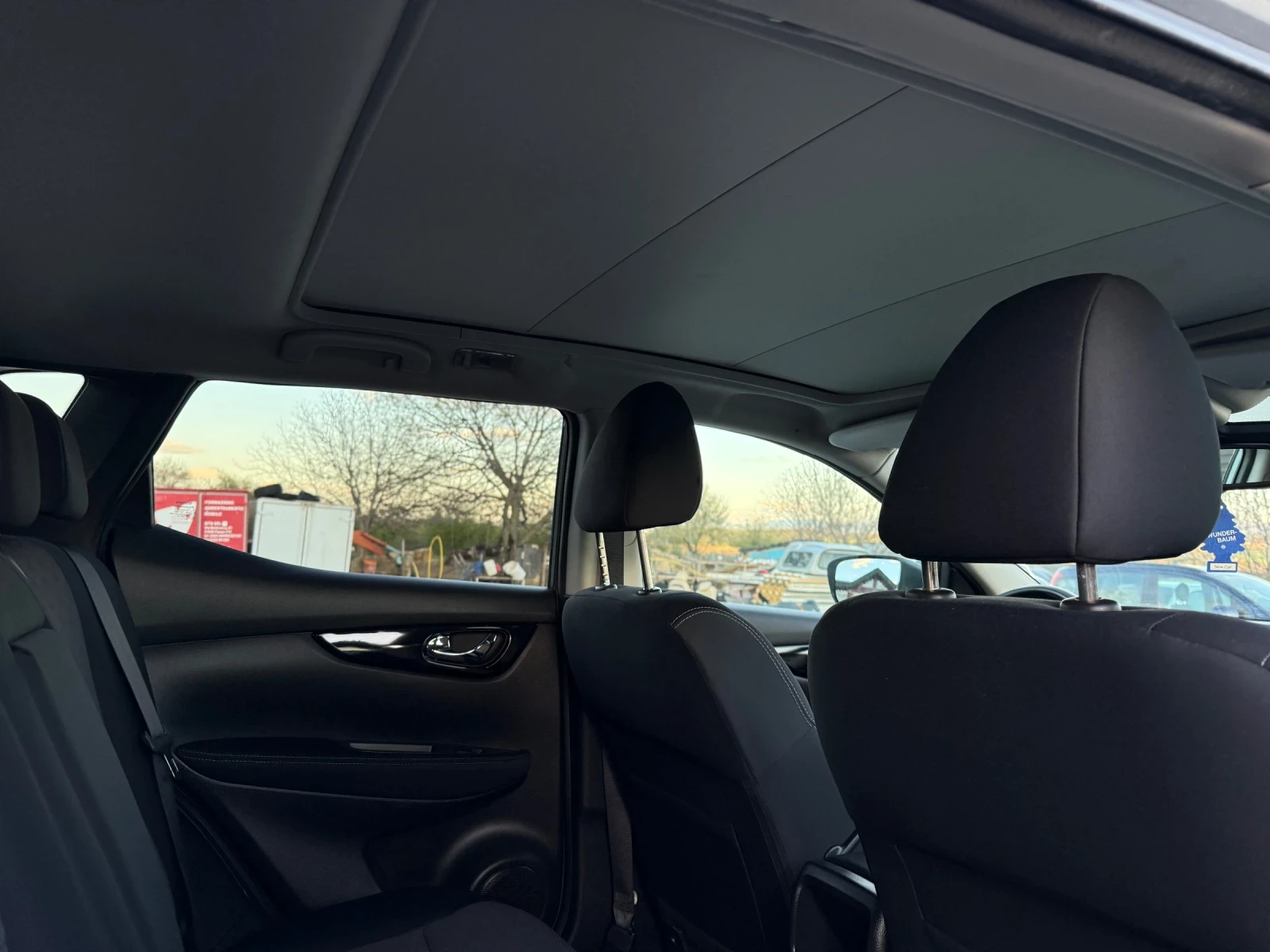 Nissan Qashqai 1.5DCi 360Кам Нави Пано, снимка 13 - Автомобили и джипове - 54182472