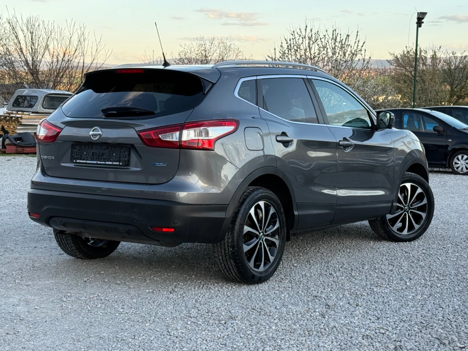 Nissan Qashqai 1.5DCi 360Кам Нави Пано, снимка 3 - Автомобили и джипове - 54182472