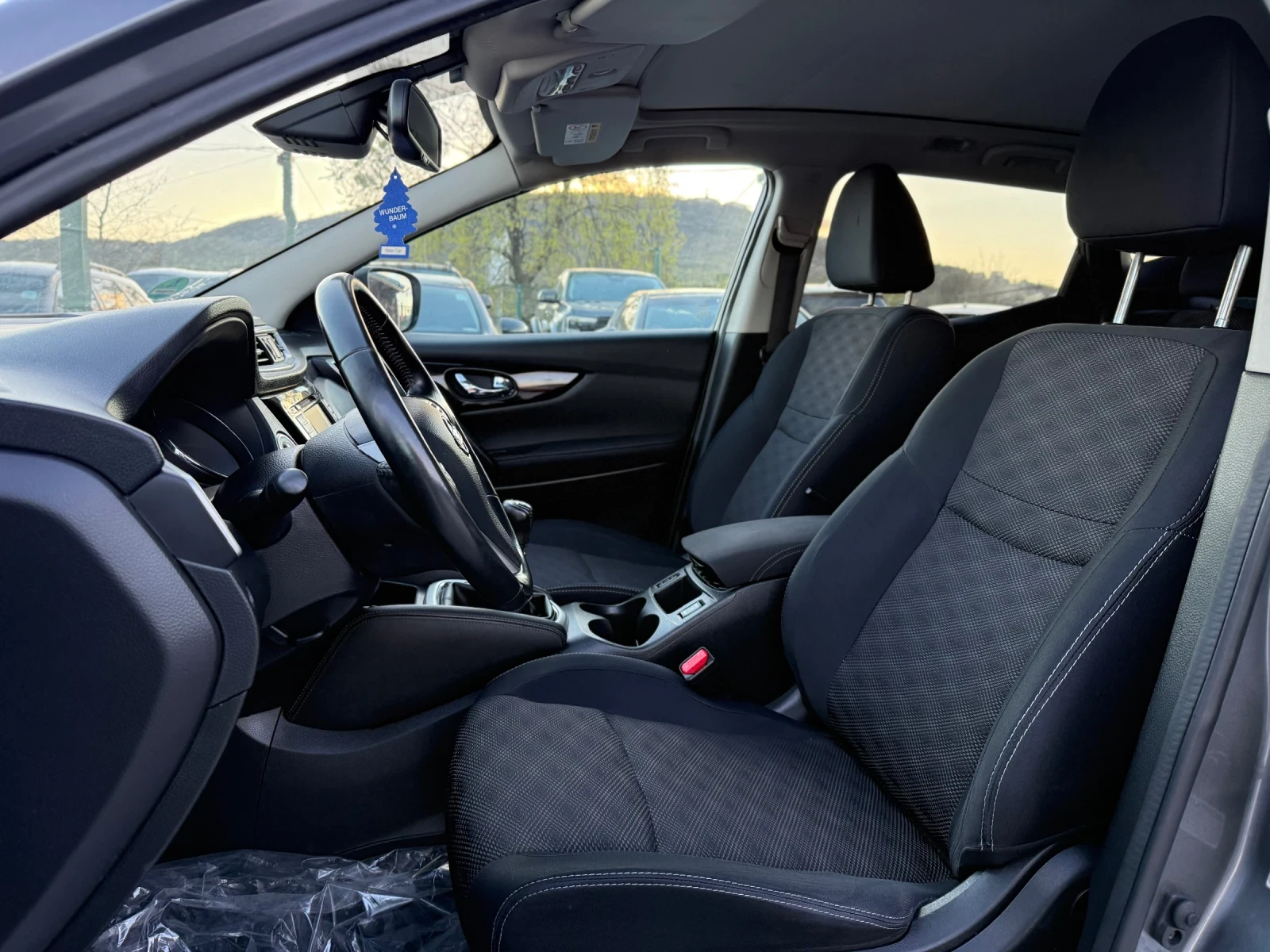 Nissan Qashqai 1.5DCi 360Кам Нави Пано, снимка 9 - Автомобили и джипове - 54182472