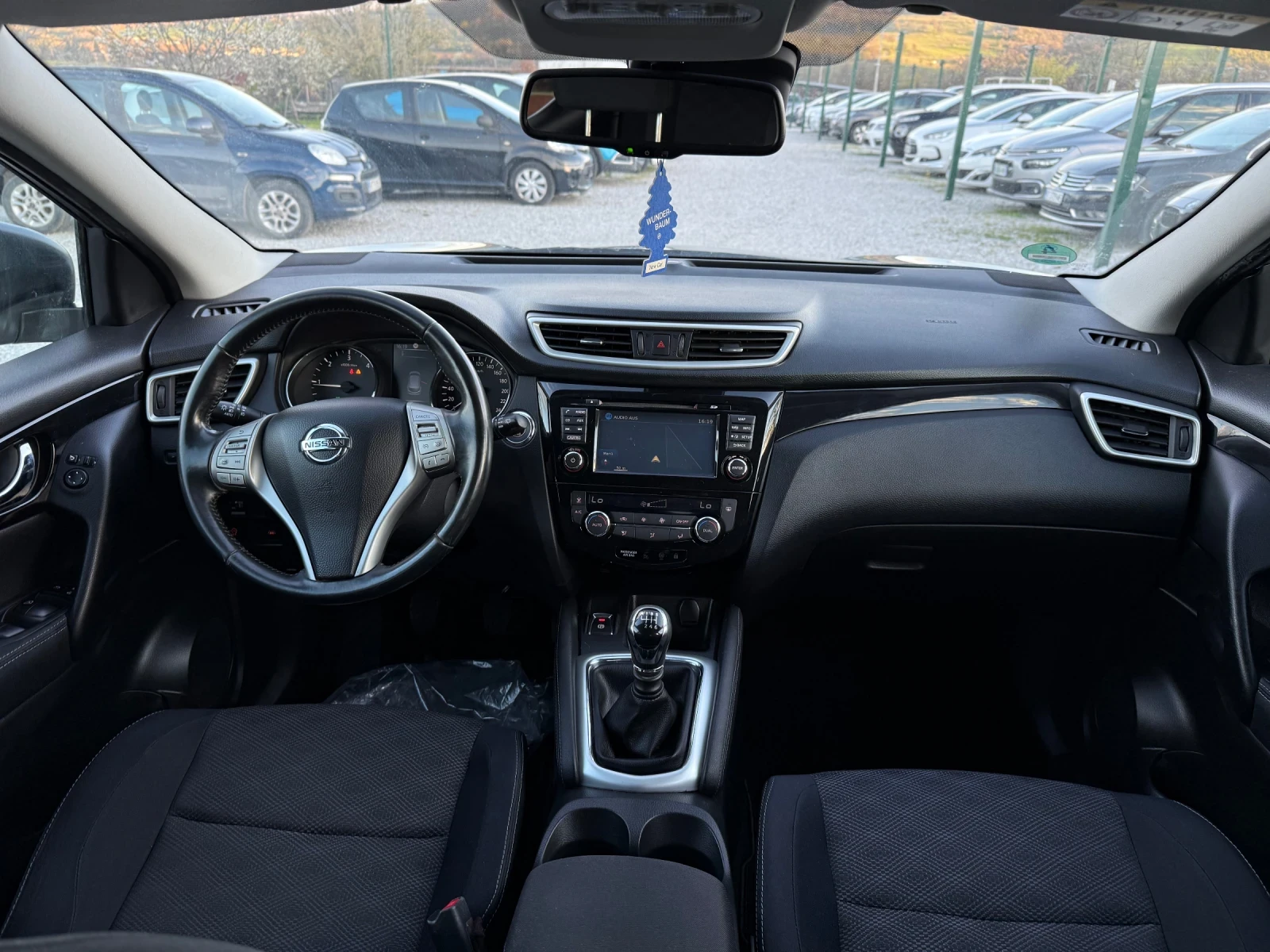 Nissan Qashqai 1.5DCi 360Кам Нави Пано, снимка 12 - Автомобили и джипове - 54182472