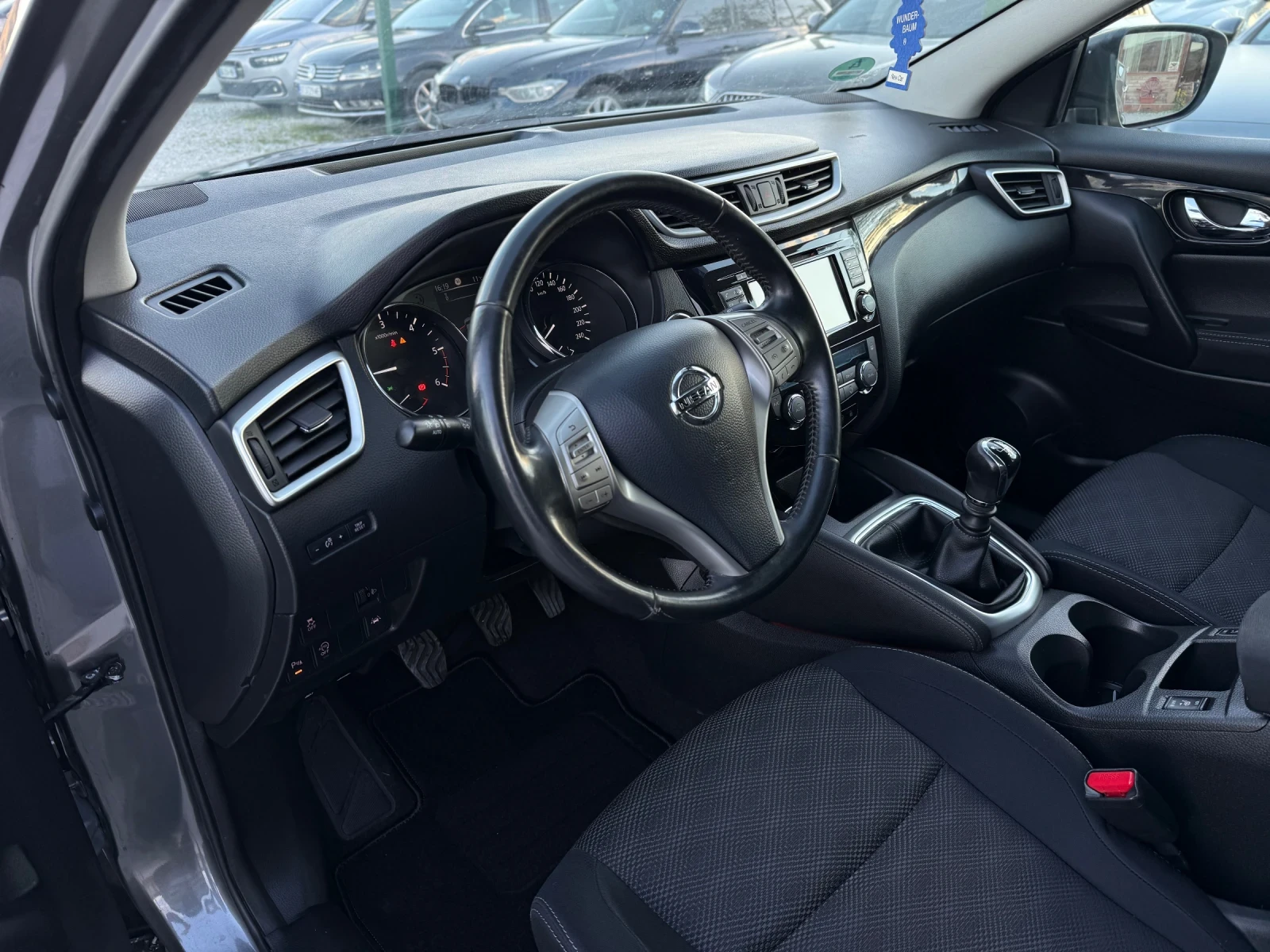 Nissan Qashqai 1.5DCi 360Кам Нави Пано, снимка 8 - Автомобили и джипове - 54182472