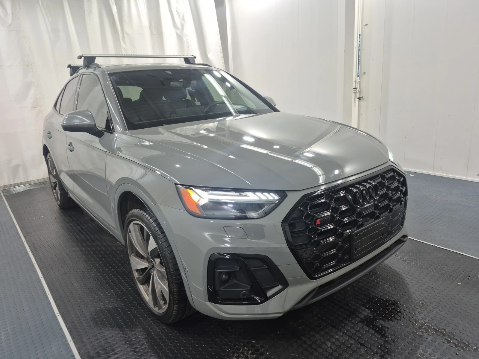 Audi SQ5 TECHNIK * HEAD UP * 360 CAMERA * CARFAX * , снимка 2 - Автомобили и джипове - 54272887