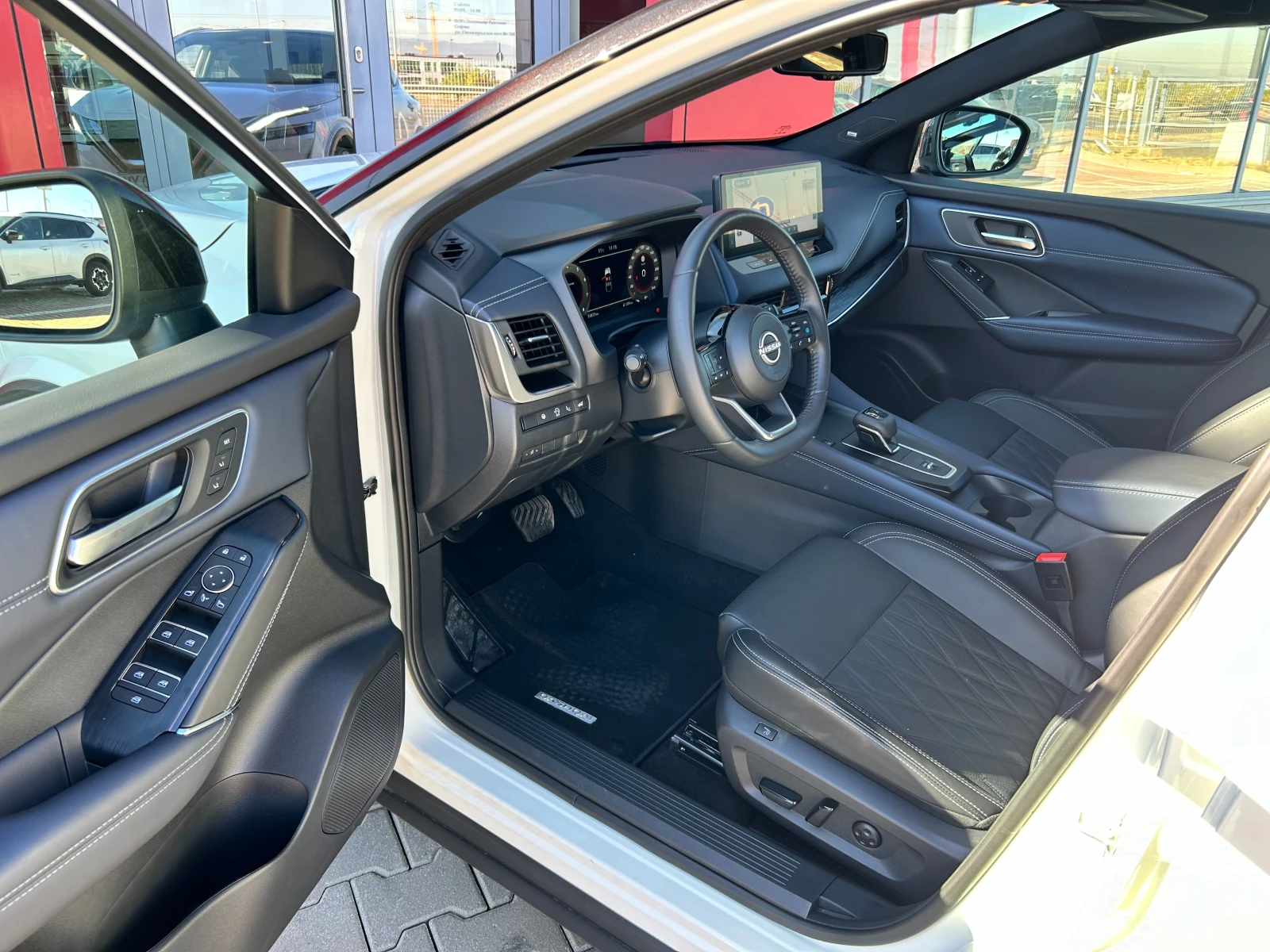 Nissan Qashqai 1.3 Tekna Plus A/T, снимка 4 - Автомобили и джипове - 56517157
