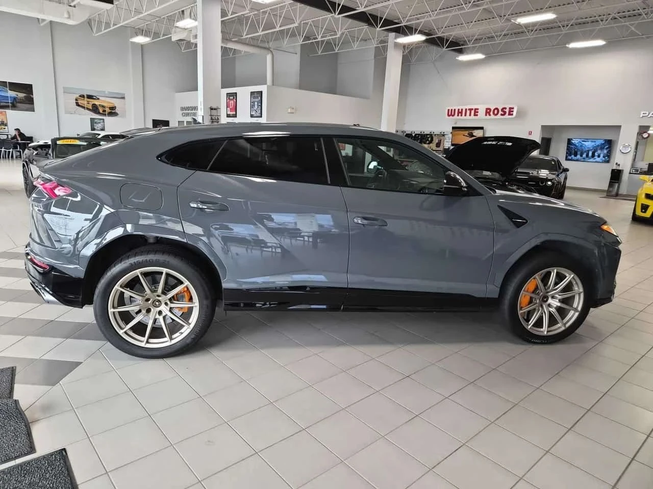 Lamborghini Urus, снимка 3 - Автомобили и джипове - 56707692