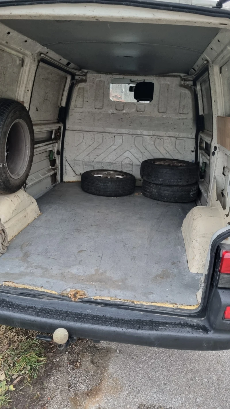 VW Transporter Sinhro 2.5 TDI , 4x4, обслужен, снимка 13 - Бусове и автобуси - 48413011