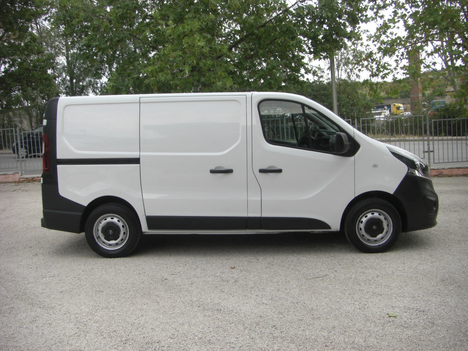 Opel Vivaro 1.6cdti 6ck. EURO 6 - изображение 6