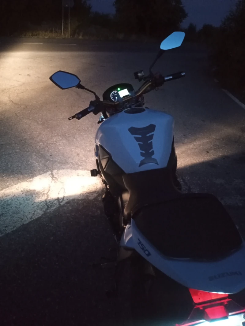 Suzuki Gsr 750, снимка 4 - Мотоциклети и мототехника - 53053592