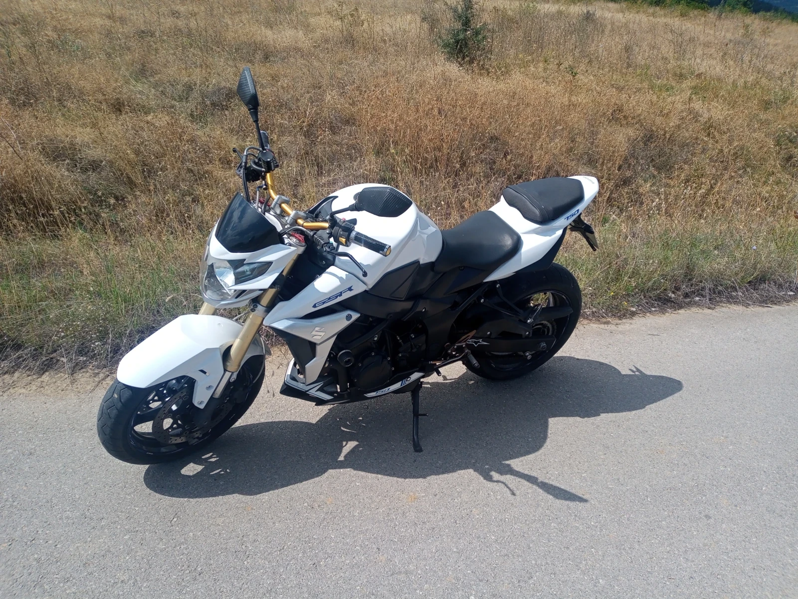 Suzuki Gsr 750 - изображение 3