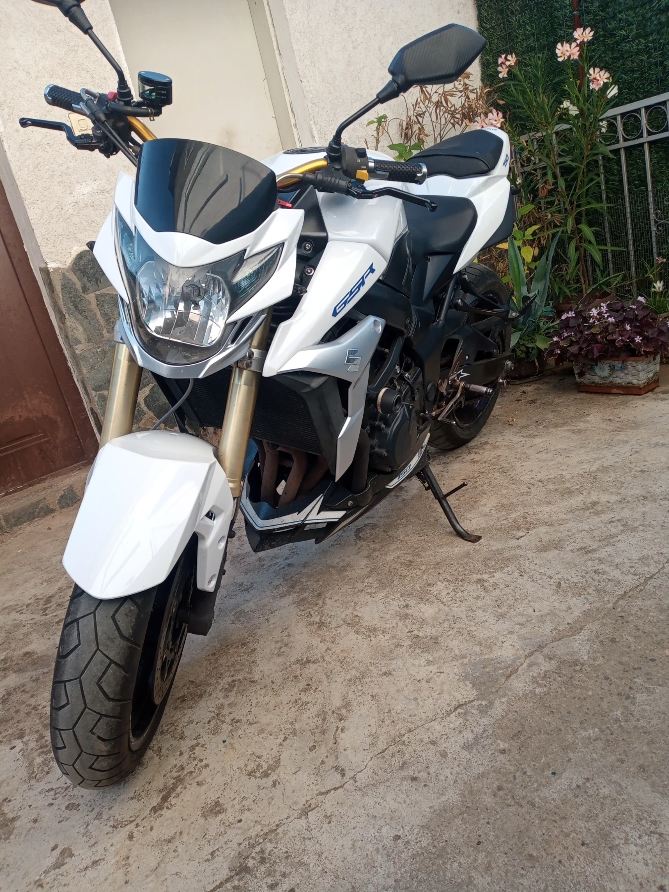 Suzuki Gsr 750 - изображение 2