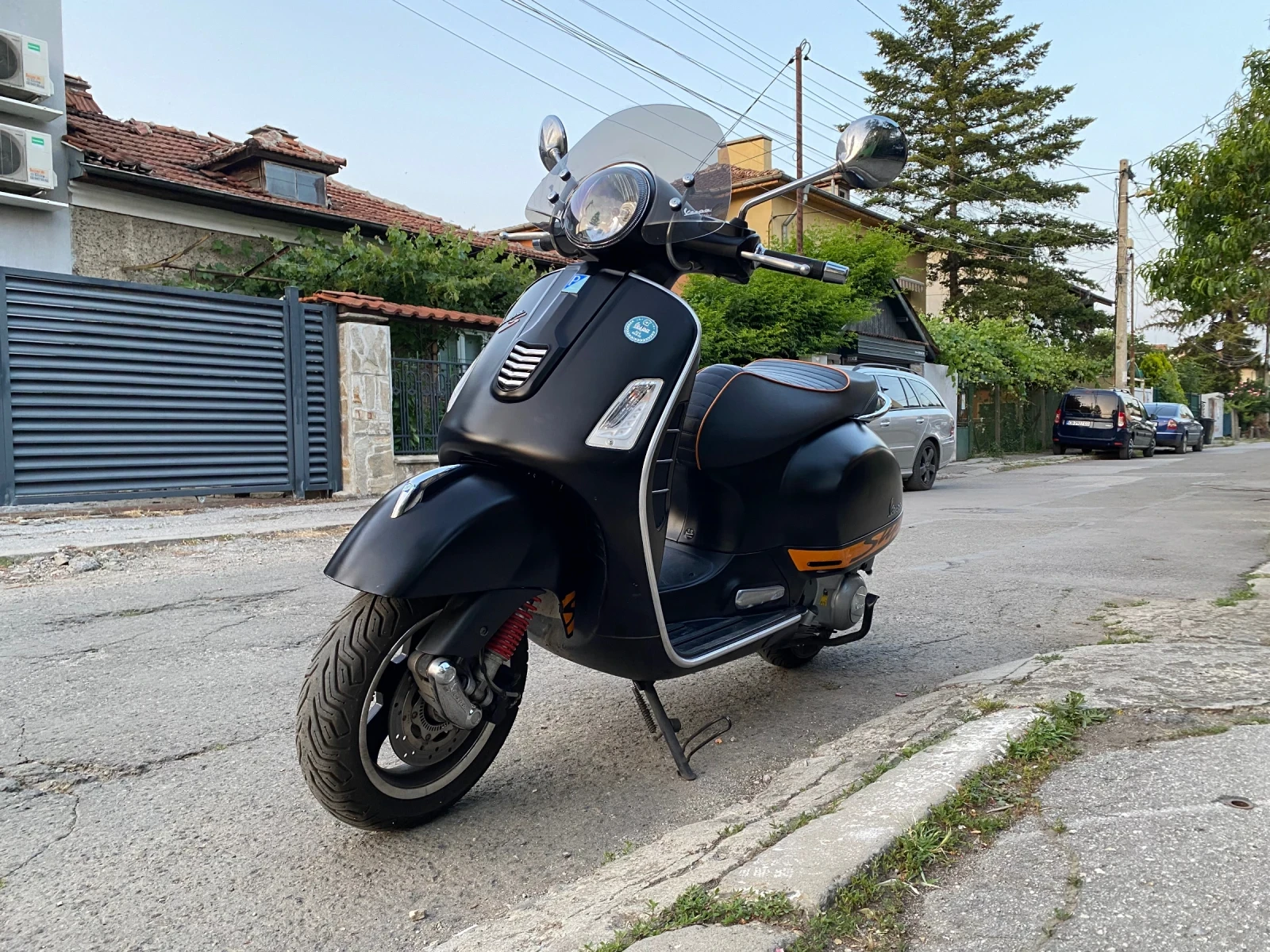 Vespa GTS Акрапович