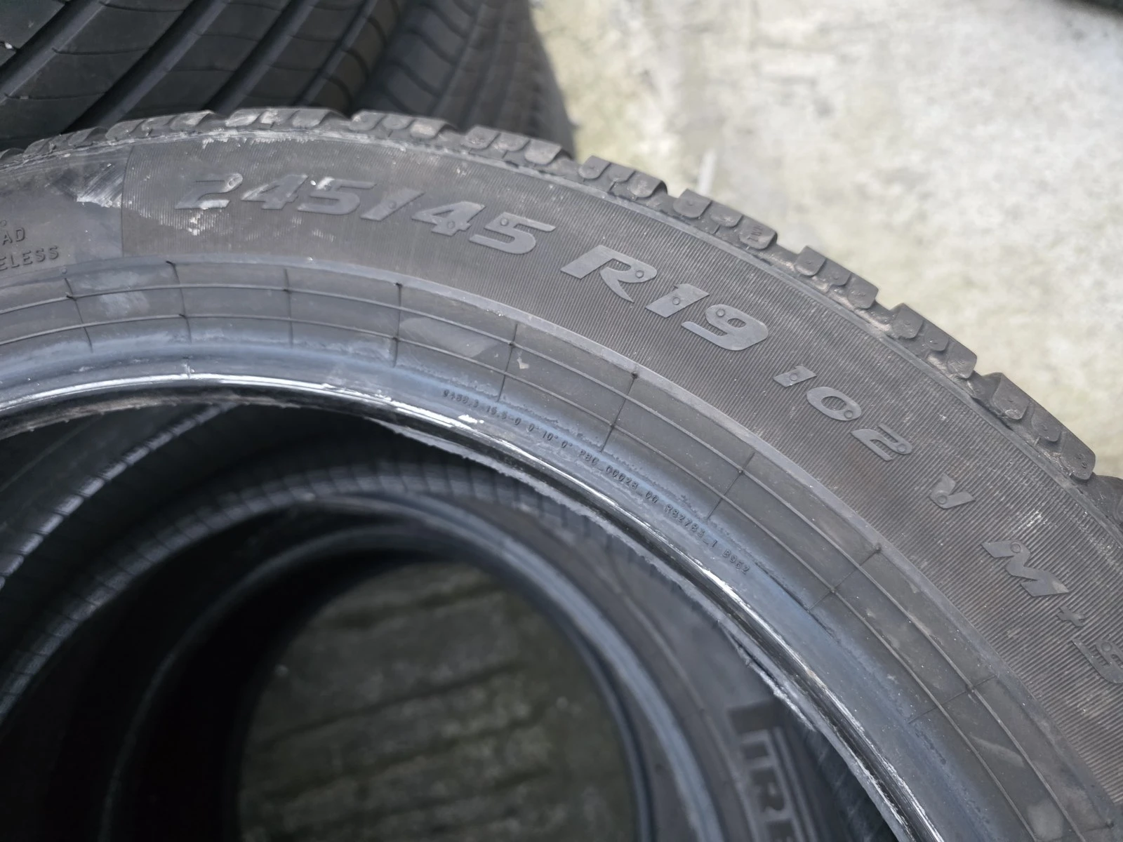 Гуми Зимни 245/45R19, снимка 5 - Гуми и джанти - 56724631
