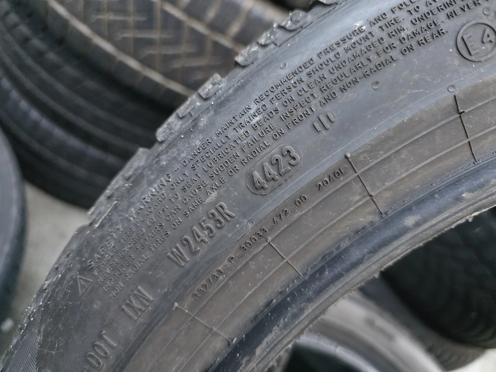 Гуми Зимни 245/45R19, снимка 7 - Гуми и джанти - 56724631