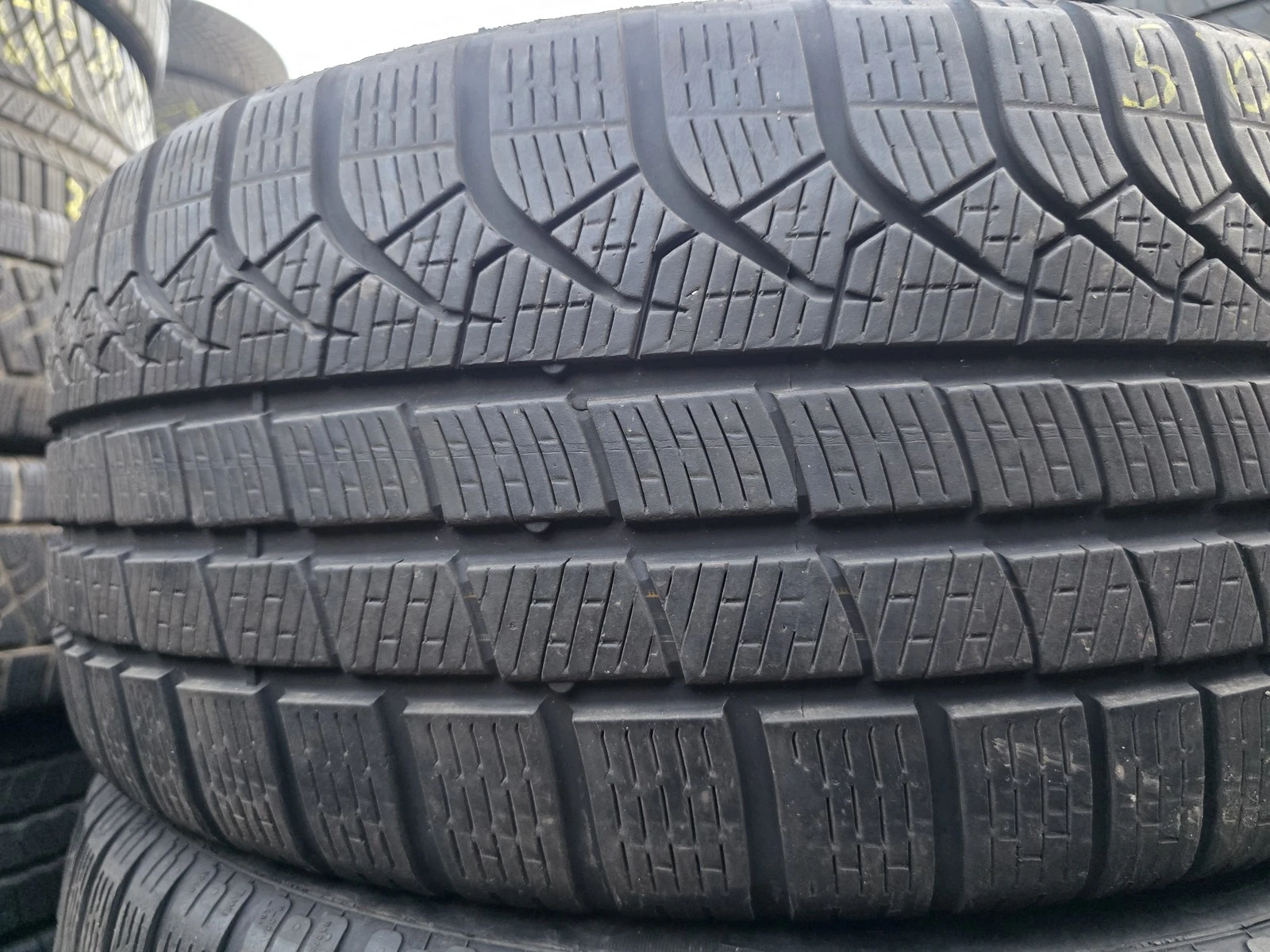 Гуми Зимни 245/45R19
