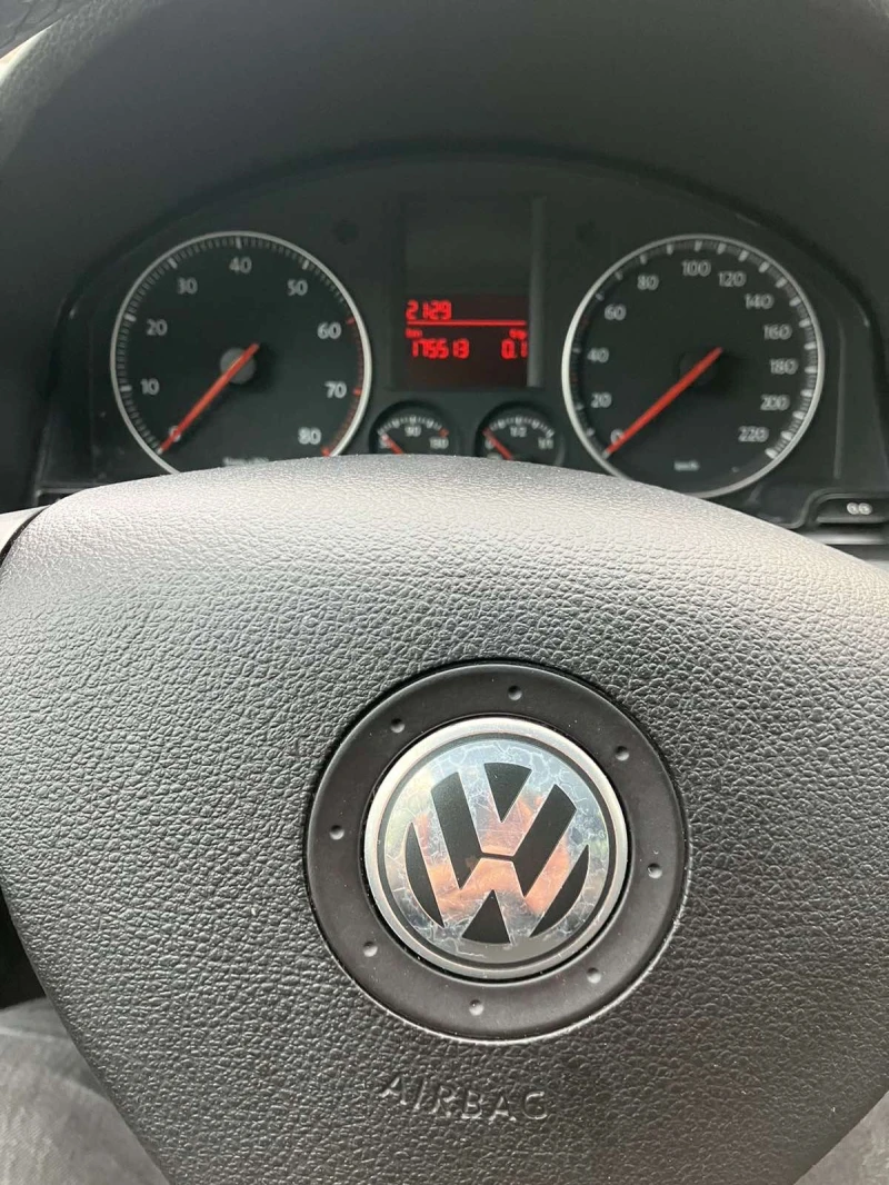 VW Golf 5, снимка 10 - Автомобили и джипове - 48260031