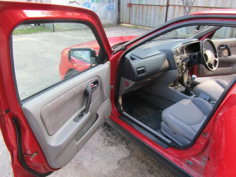 Nissan Primera 1,8 НА ЧАСТИ, снимка 7 - Автомобили и джипове - 46049234