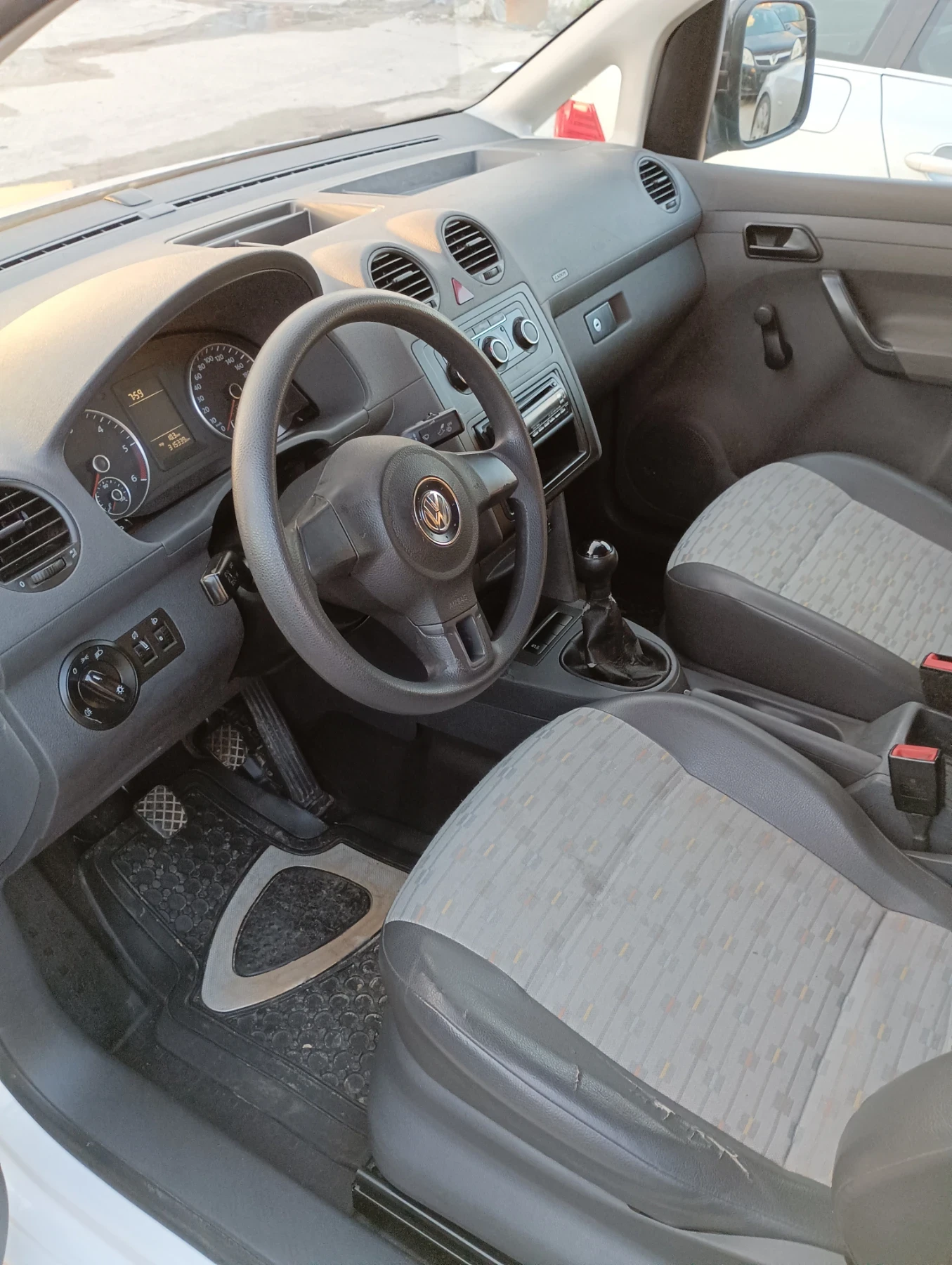 VW Caddy 1.6TDI, снимка 8 - Автомобили и джипове - 54575556