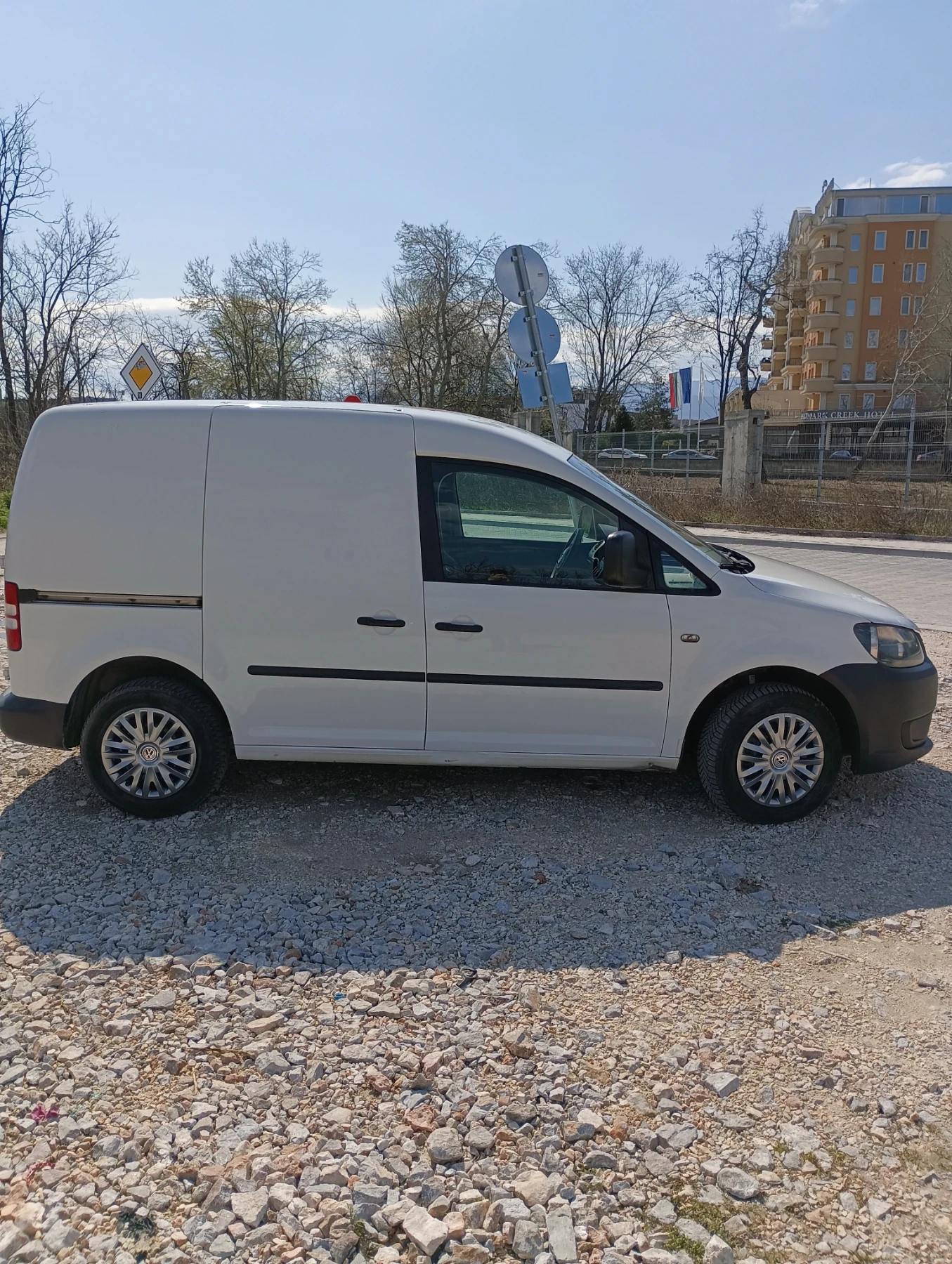 VW Caddy 1.6TDI, снимка 3 - Автомобили и джипове - 54575556