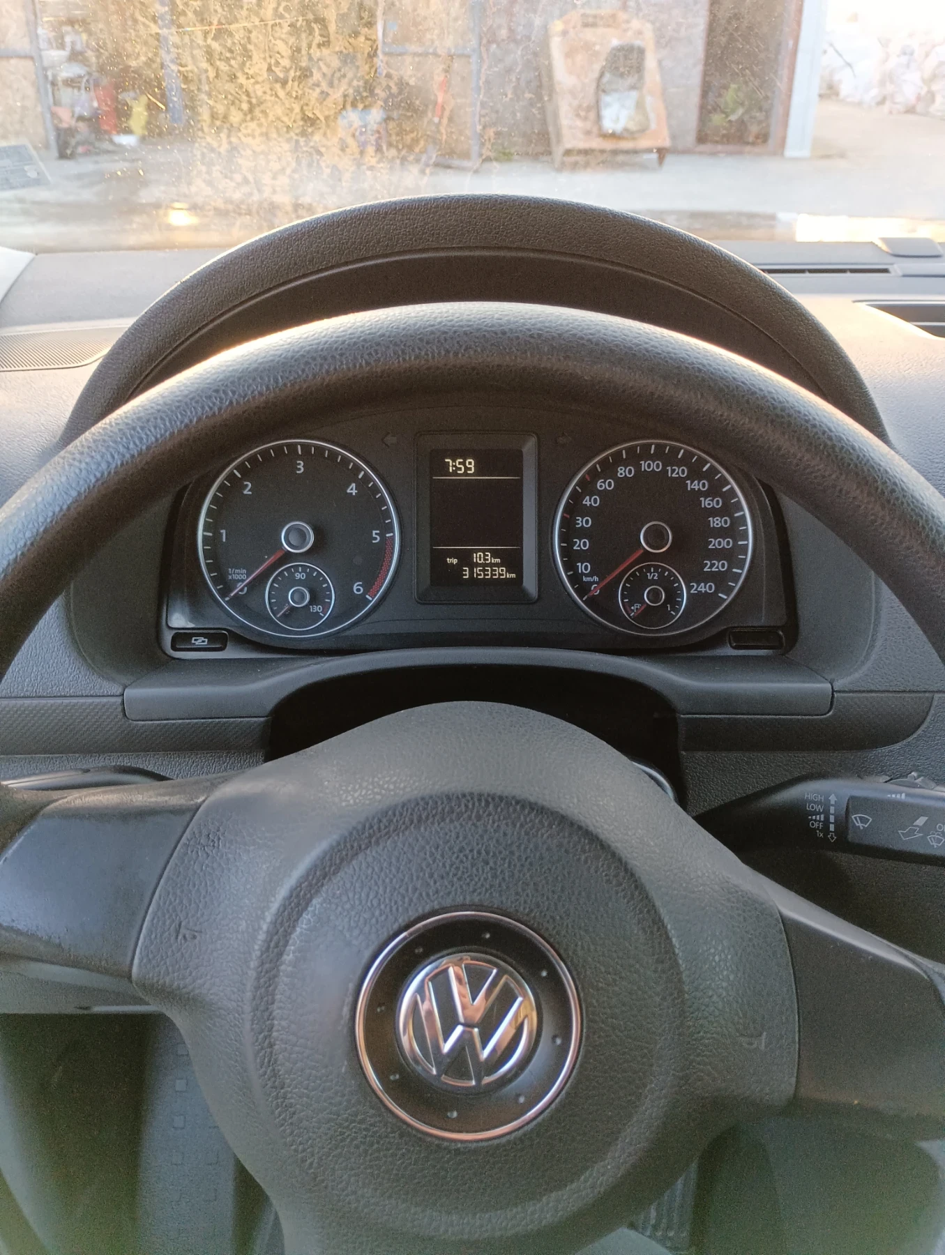 VW Caddy 1.6TDI, снимка 10 - Автомобили и джипове - 54575556