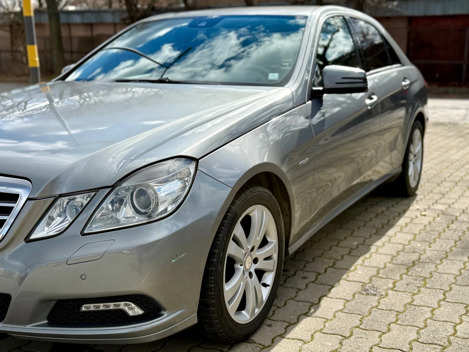 Mercedes-Benz E 220, снимка 3 - Автомобили и джипове - 54444511