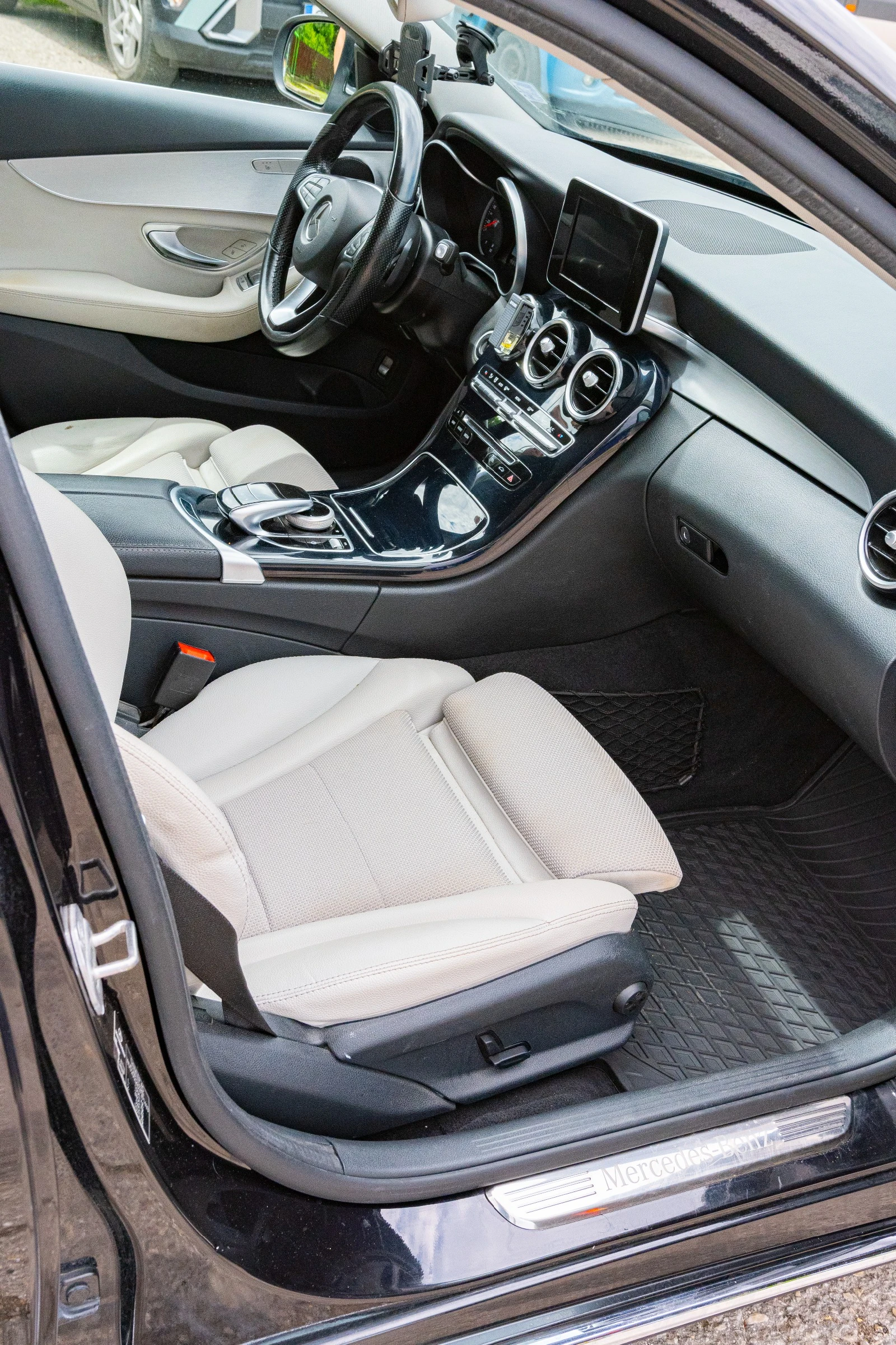Mercedes-Benz C 180, снимка 12 - Автомобили и джипове - 54743447