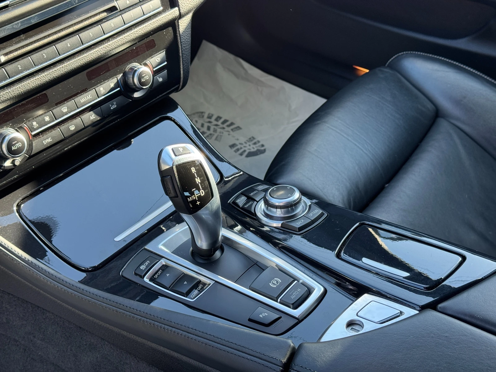 BMW 530 M SPORT + TUV + Реални км + Обслужен N57, снимка 11 - Автомобили и джипове - 54906907