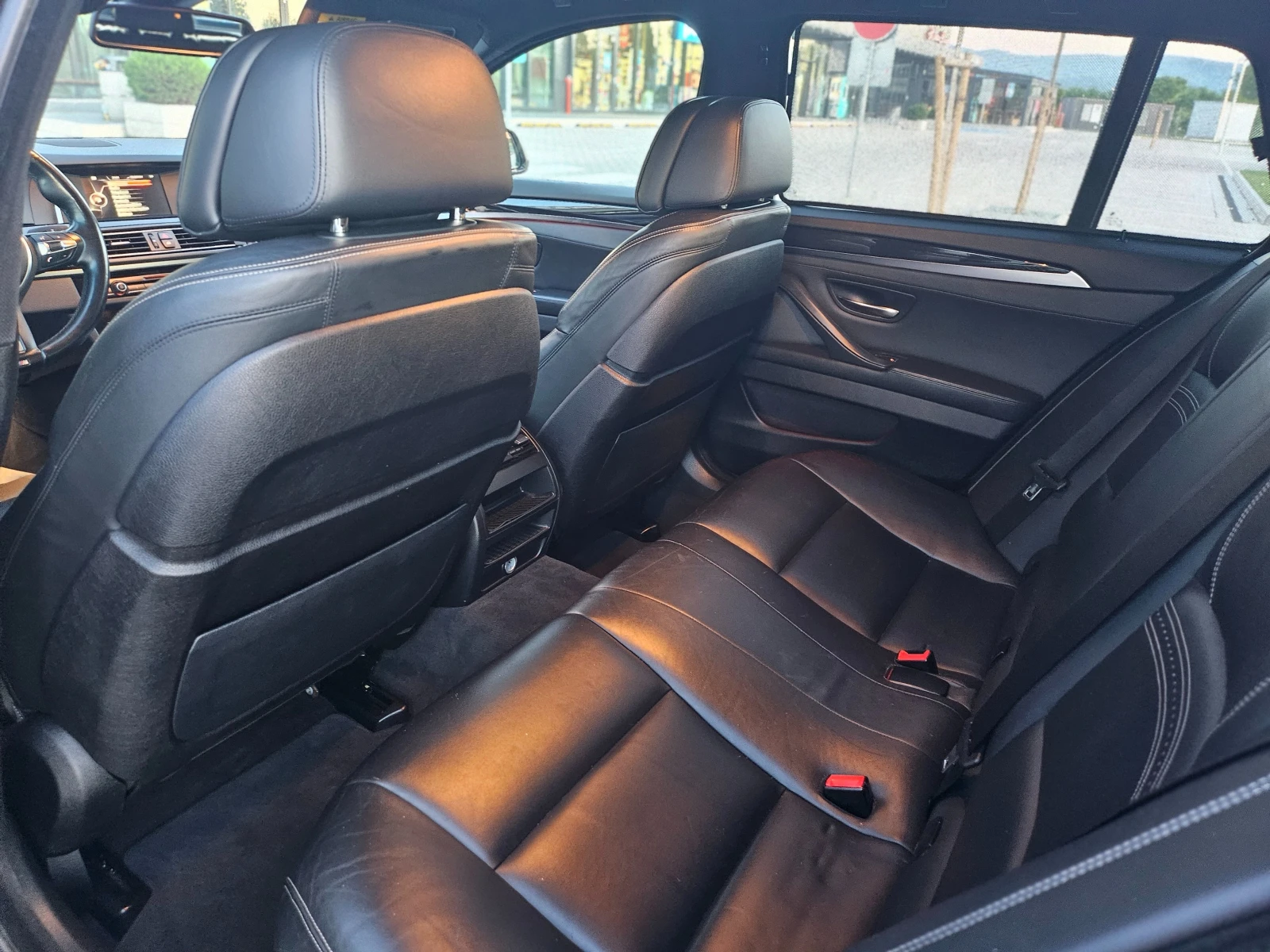 BMW 530 M SPORT + TUV + Реални км + Обслужен N57, снимка 13 - Автомобили и джипове - 54906907